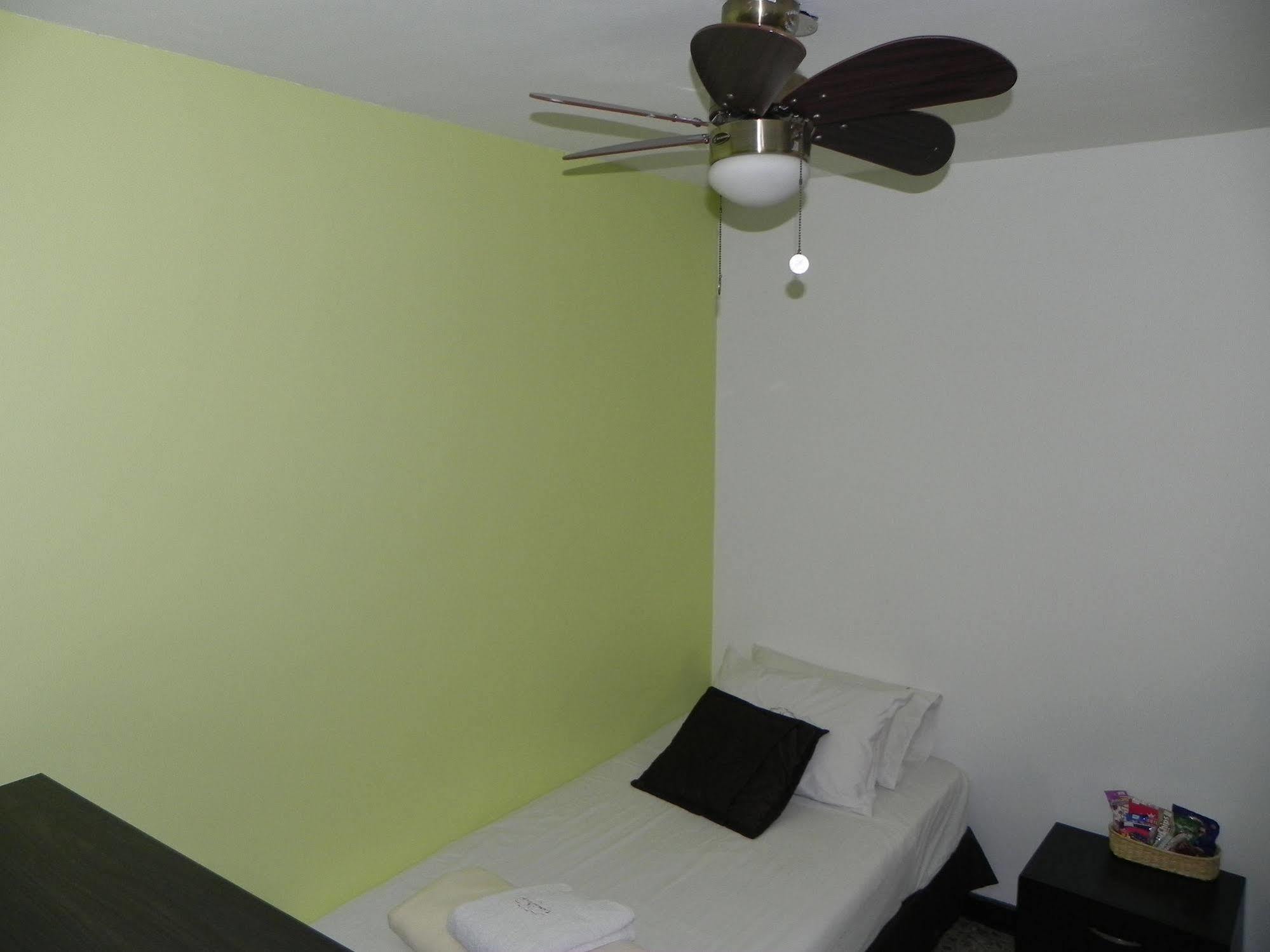 Hostal Tamarindo Inn Medellín Eksteriør billede