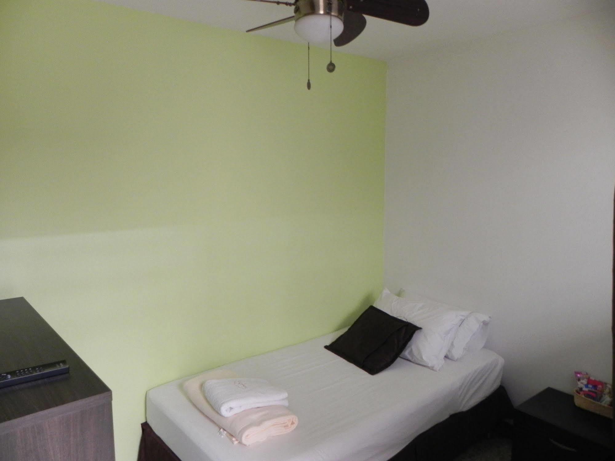 Hostal Tamarindo Inn Medellín Eksteriør billede
