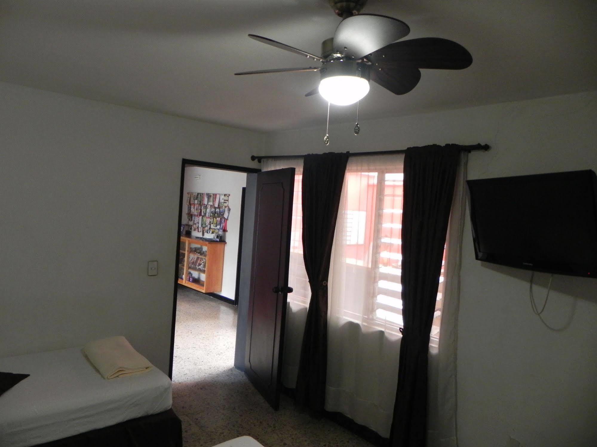 Hostal Tamarindo Inn Medellín Eksteriør billede